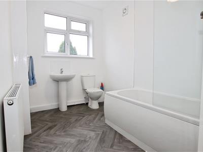 FIRST FLOOR BATHROOM